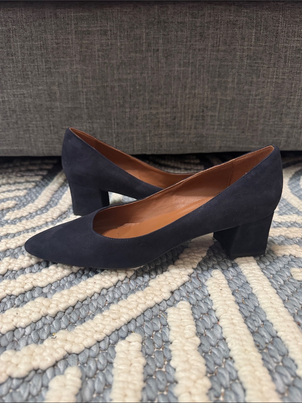 Aquatalia Pasha Navy Suede Block Heel Pumps Weatherproof Italian Shoes Size 7